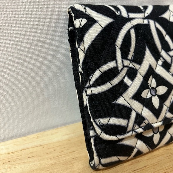 VERA BRADLEY TRIFOLD BLACK WHITE GREY RETIRED CONCERTO QUILTED WALLET - Picture 3 of 11